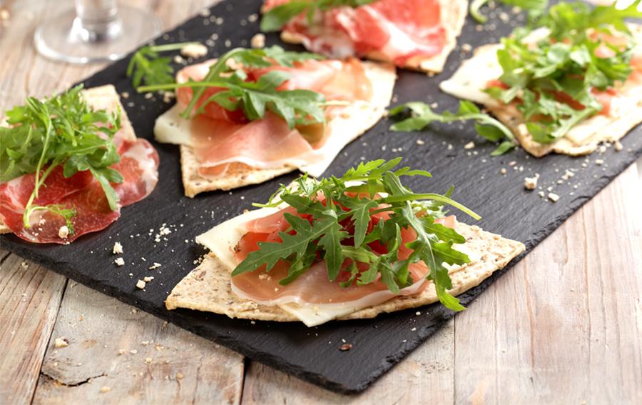 Stupisci i tuoi invitati con un originale appetizer e  con il gusto unico della Piadina. 100% Vegan: leggera e fragrante