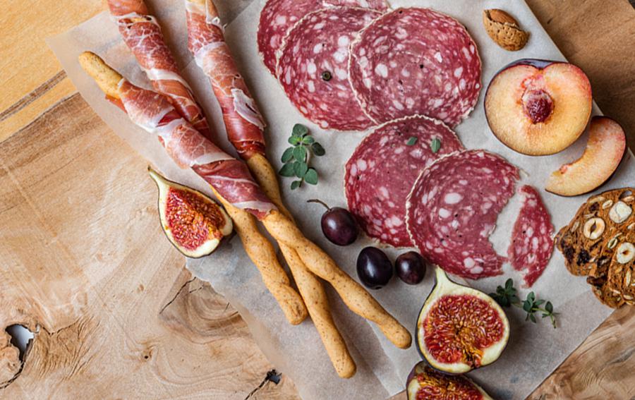 Trasforma un semplice antipasto in un sfizioso appetizer grazie al ricco sapore dei Grissotti Cacio e Pepe